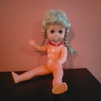 Колекционерска кукла народна носия Germany 32 см, снимка 13 - Колекции - 44477967