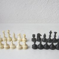 Стари  фигури за шах 32 броя, цар 4 см, снимка 1 - Антикварни и старинни предмети - 31105620