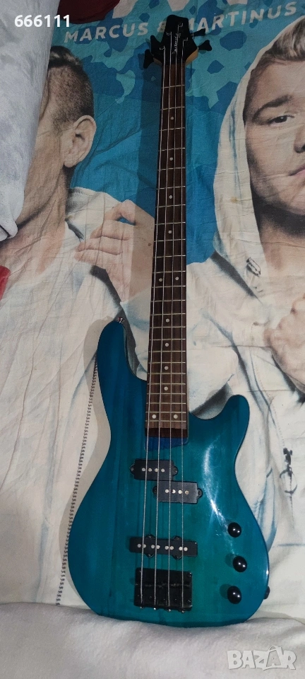 Бас китара с кубе, снимка 1