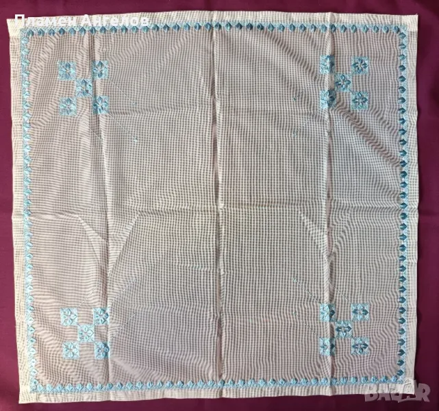 Каре ръчно бродирано на тюл. , снимка 1