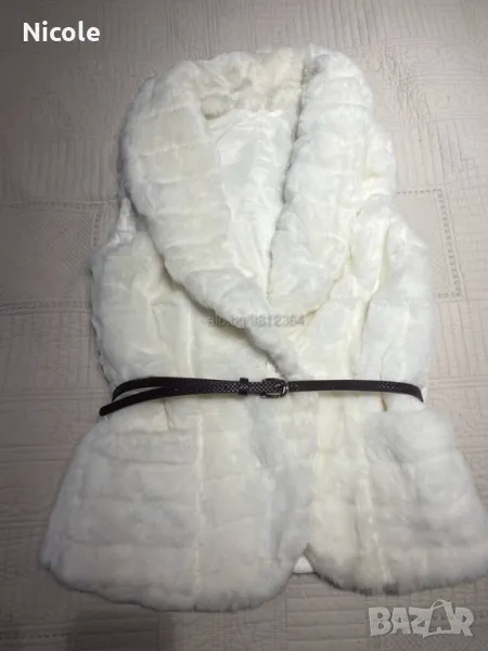 Уникален, пухкав бял елек от еко кожа с колан и две джобчета, снимка 1