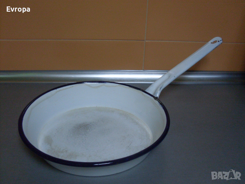 Емайлиран тиган- 22см., снимка 1