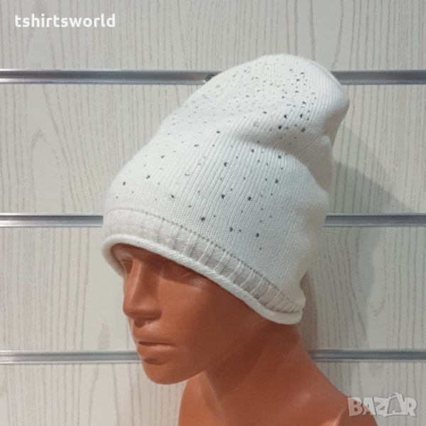 Нова зимна дамска шапка с камъчета в бял цвят, снимка 1