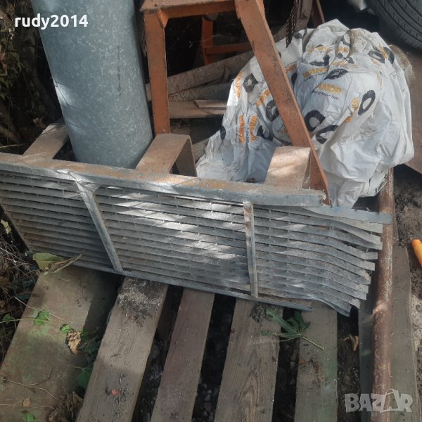 Метално стъргало-стар модел-антика., снимка 1