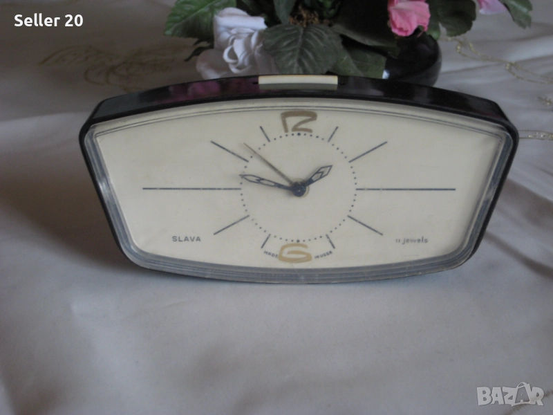 Старинен будилник СЛАВА овал - работещ - антика от времето на СССР, снимка 1