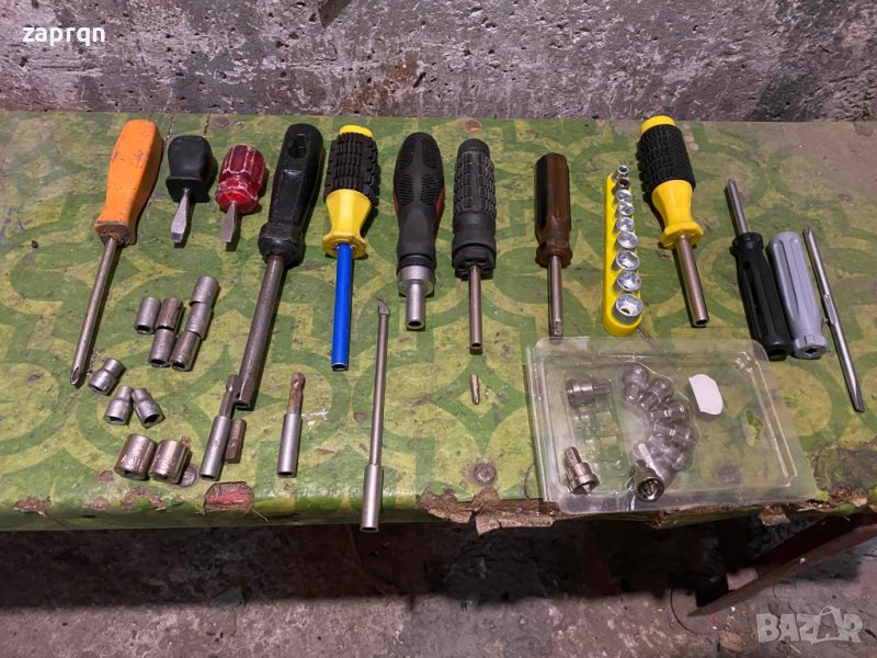 Разнобор от отверки камъчета и битове отверка с тречотка, снимка 1