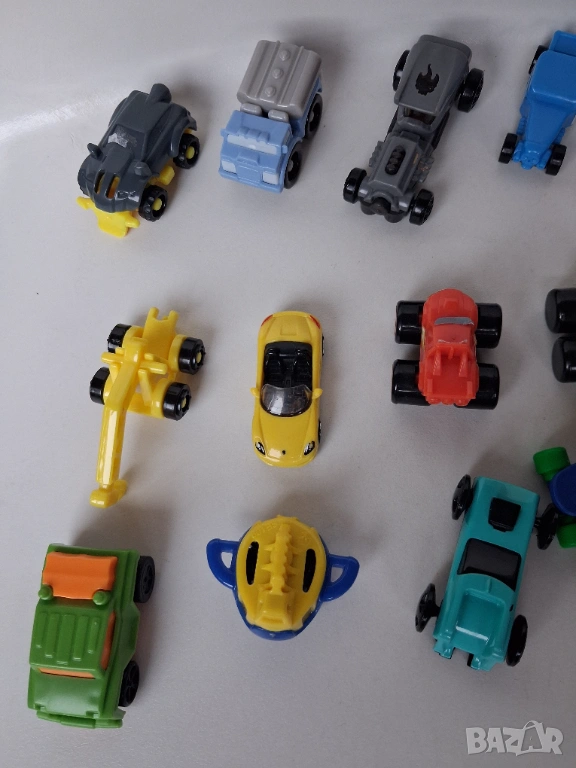 Фигурки - колички, снимка 1