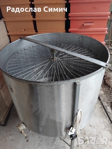 продавам центрафуга за мед червенбряг, снимка 2 - Други машини и части - 53956487