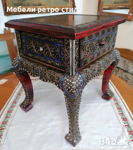  Малко, ориенталско шкафче  с едно чекмедже декорации и наситени орнаменти. , снимка 2 - Шкафове - 51795195