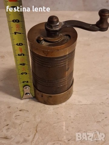 Стара месингова мелничка, снимка 2 - Антикварни и старинни предмети - 53901785