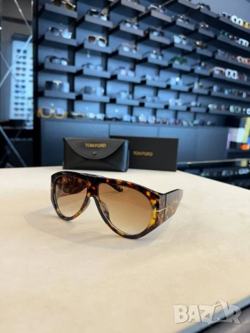 очила с черен обикновен калъф и ув защита Tom Ford , снимка 9 - Слънчеви и диоптрични очила - 51337302