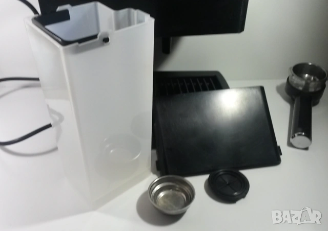 Кафе машина Philips Saeco HD8323 950W с дефект, за ремонт или за части, снимка 6 - Кафемашини - 54084528