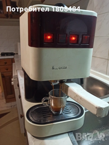 Кафе машина Гаджия Бейби работи перфектно и прави уникално кафе за ценители , месингова ръкохватка 