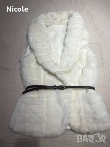 Уникален, пухкав бял елек от еко кожа с колан и две джобчета