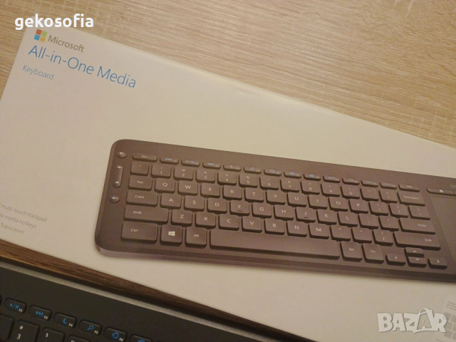 Майкрософт безжична клавиатура с тъч пад