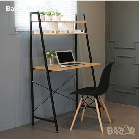 Олекотено бюро с етажерки