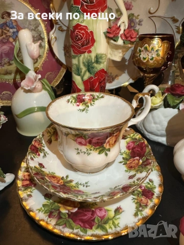 Royal Albert England Circa 1962 “Old country ” - великолепен троен сет Код P2244