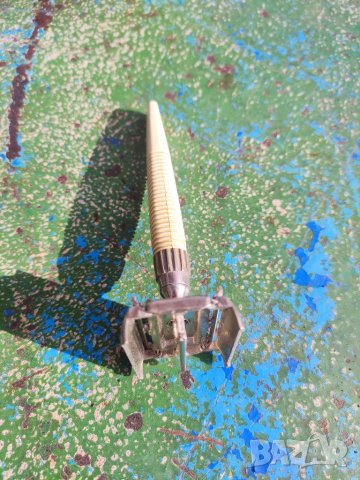 Продавам стара Самобръсначка Gillette Englad, снимка 6 - Други ценни предмети - 35609145