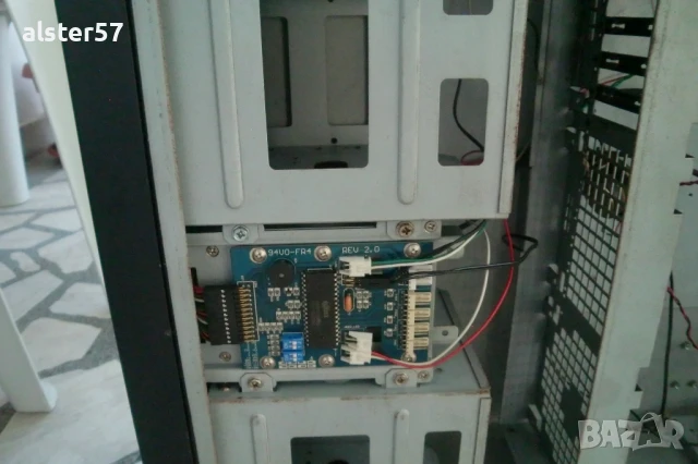 Голяма компютърна кутия, снимка 4 - Работни компютри - 50575443