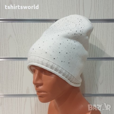 Нова зимна дамска шапка с камъчета в бял цвят