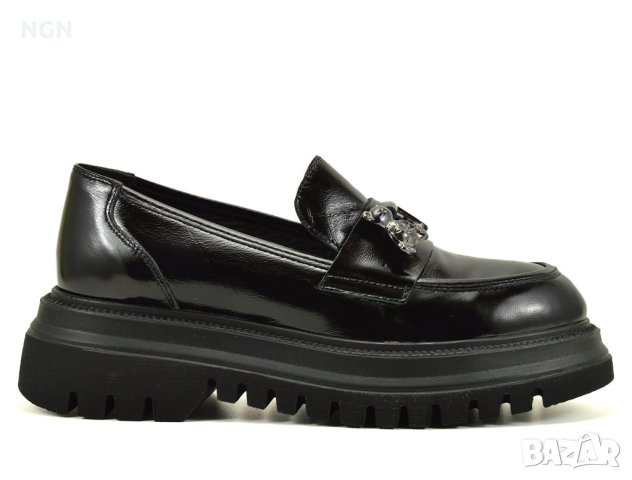 Модерни дамски мокасини тип уолфър в черен лак с модерен аксесоар , снимка 3 - Дамски ежедневни обувки - 42259315