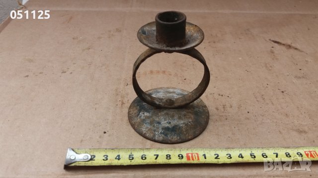 масивен железен свещник , снимка 4 - Антикварни и старинни предмети - 38686910