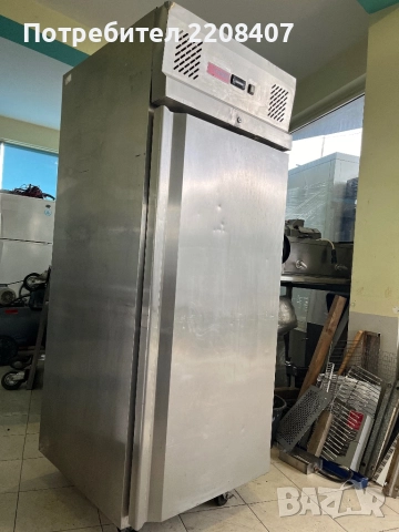 Хладилник професионален, снимка 2 - Хладилни витрини и фризери - 52504599