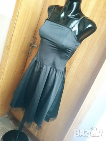  Черна сатенена разкроена рокля С/М, снимка 3 - Рокли - 19277291