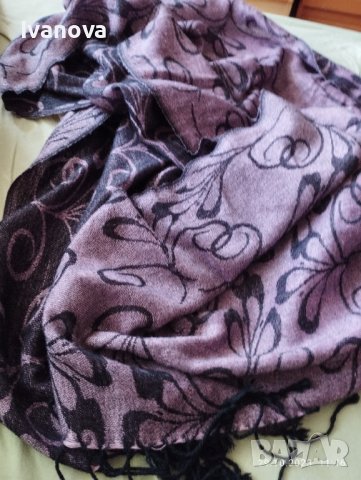 Продавам двуцветен шал от кашмир и коприна, снимка 4 - Шалове - 42765392