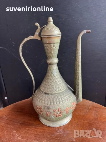 старинен ибрик кравиран