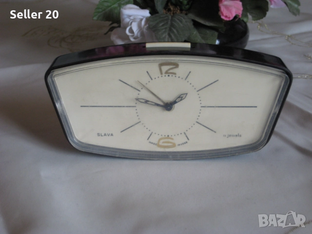 Старинен будилник СЛАВА овал - работещ - антика от времето на СССР