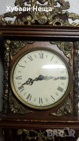 Часовник с дървен корпус и месингови орнаменти, снимка 2 - Антикварни и старинни предмети - 29869050