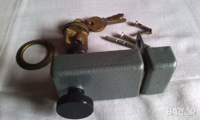 Допълнителна секретна брава за врати, порти и др.