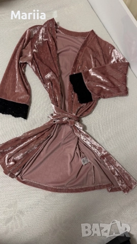 Нежно розов къс халат – перфектен избор за дома