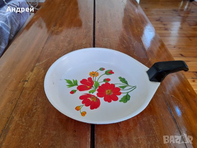 Стар емайлиран омлетен тиган,тиганче #12, снимка 2 - Антикварни и старинни предмети - 42654709