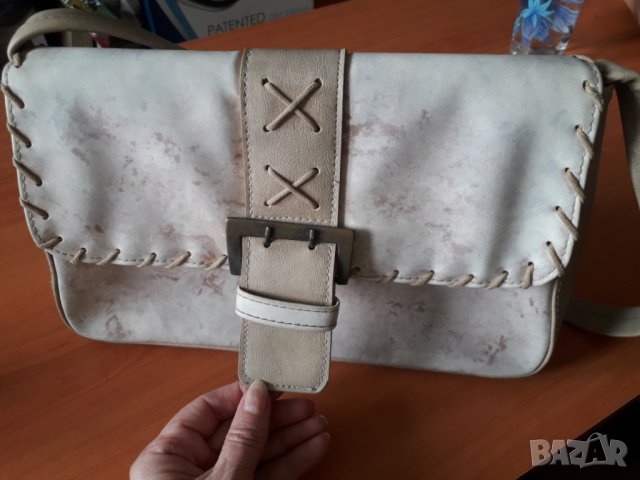 Дамска чанта бежова средна дръжка, снимка 2 - Чанти - 29870160