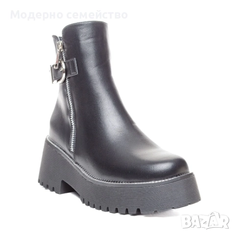 Зимни дамски боти в черно с цип 