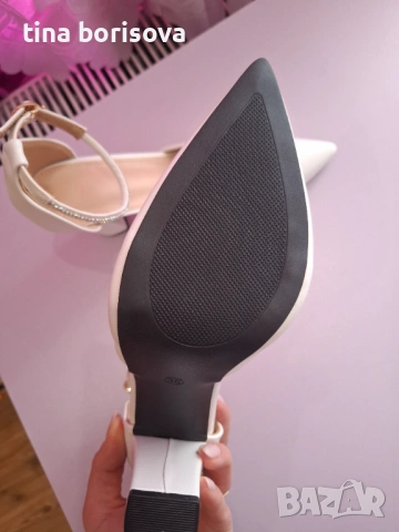 Бели дамски обувки на ток , снимка 3 - Дамски елегантни обувки - 54077000