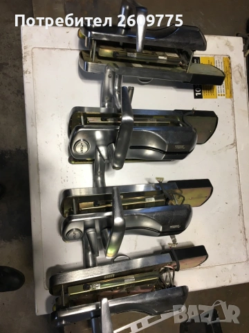 Електронни брави със дръжки