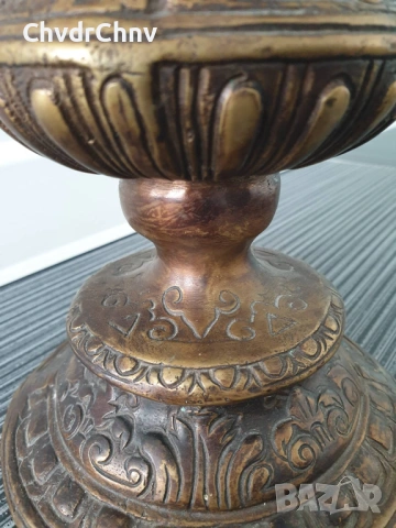 Италия 20ти век/27см-5кг/голяма стара италианска бронзова ваза с дръжки, снимка 11 - Антикварни и старинни предмети - 54193202