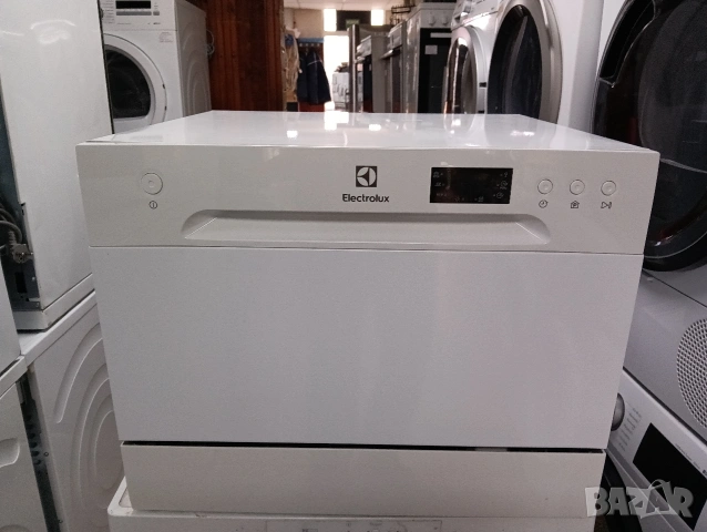 Малка свободно стояща съдомиялна кубче Elektrolux за 6 комплекта с 2 години гаранция!