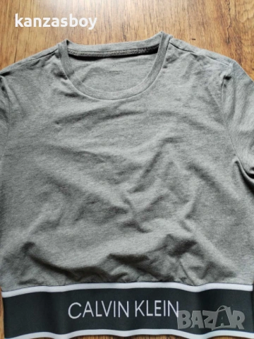 Calvin Klein Performance Women's t-shirt s/s grey - страхотна дамска тениска КАТО НОВА С, снимка 4 - Тениски - 54078361