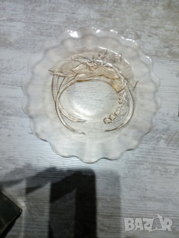 комплкт чаши и чинии, сервиз