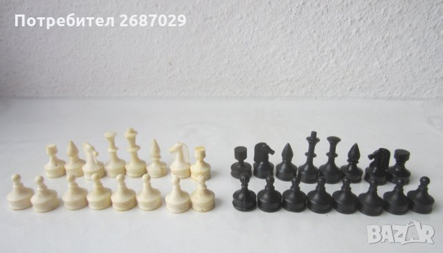 Стари  фигури за шах 32 броя, цар 4 см