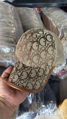 шапки с козирка gucci burberry louis vuitton , снимка 7 - Шапки - 51004313