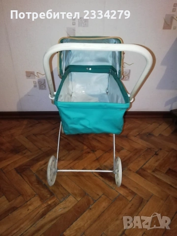 Стара децка количка и дървени столчета за кукли. , снимка 2 - Антикварни и старинни предмети - 53237036