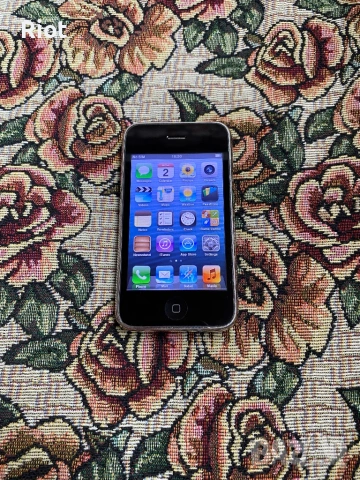 Продавам iPhone 3GS 