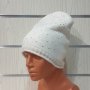 Нова зимна дамска шапка с камъчета в бял цвят, снимка 1 - Шапки - 35502359