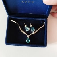 Нов комплект колие с обеци от Avon, снимка 5 - Колиета, медальони, синджири - 40530524