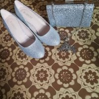 Сребристи обувки и клъч, снимка 1 - Дамски елегантни обувки - 37967106